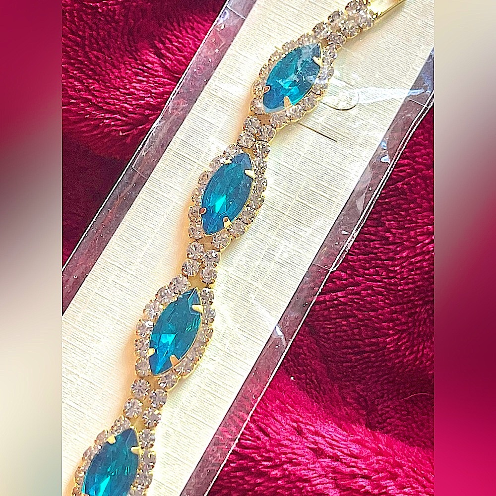 Nine karat gold filled crystal bracelet rare teal W/clear crystals NIP sealed
